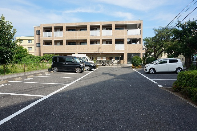イーストレジデンスの駐車場