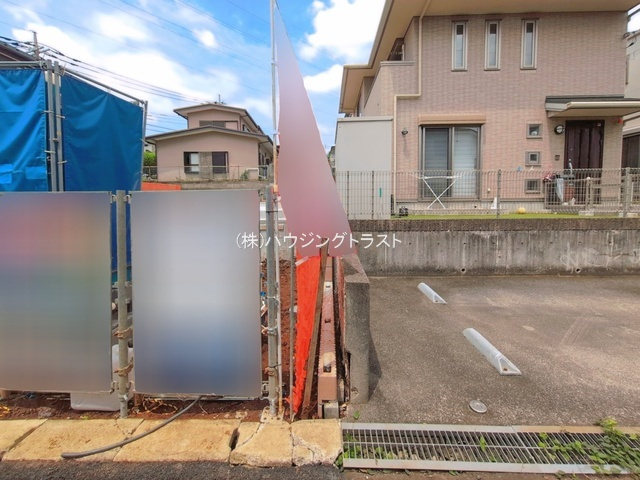 【仲介手数料無料】所沢市山口　全１棟　の前面道路含む現地写真