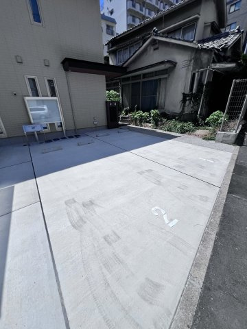 ブリランテの駐車場
