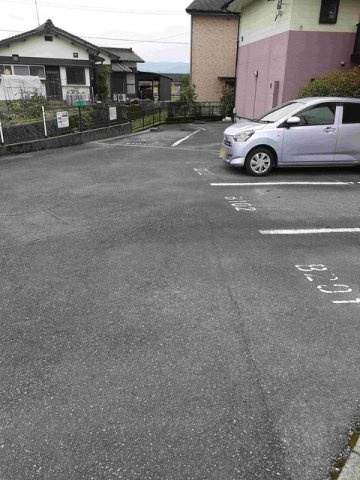 エレガント春　Ｂの駐車場|駐車場があります