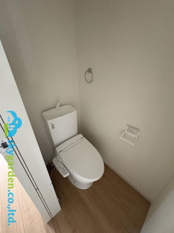 茅ヶ崎市十間坂２期　新築戸建　全３棟3号棟のトイレ|落ち着いたトイレです