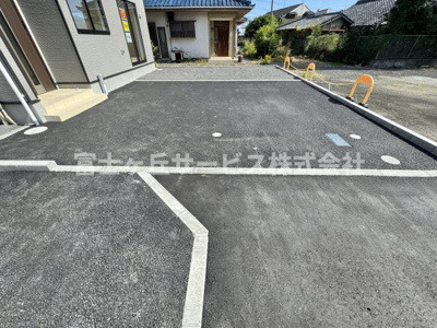 【駐車場】 | 静岡市清水区北矢部町2丁目 6期 新築一戸建て 4号棟 | 車種により2台駐車可能です