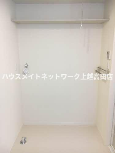 ロイヤルエステートの設備|洗濯機置場
