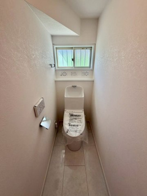 【トイレ】 | 綾瀬市大上一丁目戸建 | 落ち着いたトイレです