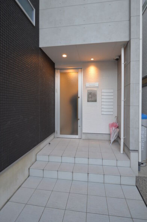 アルバーノ中村luxeのエントランス