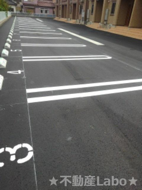 グランピアス　笹木野1の駐車場