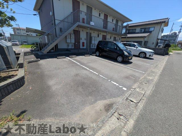 シャーメゾンWithの駐車場