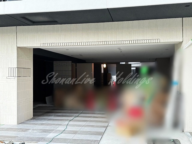平塚市宮の前の賃貸マンションのエントランス