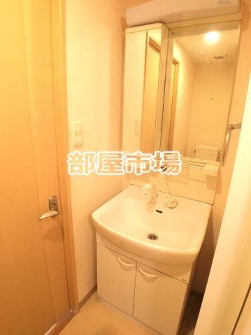 ライジングプレイス浅草の洗面所