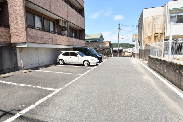 アニヴェルセル守恒の駐車場