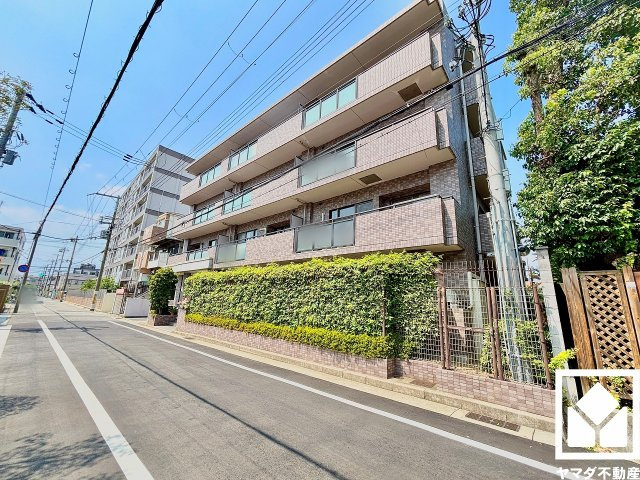 ファミール甲子園浦風町の外観|阪神本線「甲子園」駅まで徒歩5分、阪急今津線「今津」駅まで徒歩16分、JR東海道本線「西宮」駅まで徒歩29分の立地。