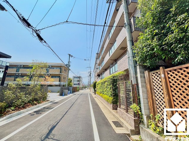 ファミール甲子園浦風町の周辺|「ツルハドラッグ甲子園店」まで徒歩3分、「セブンイレブン甲子園浦風町店」まで徒歩4分、「コープミニ甲子園中店」まで徒歩6分など、他にもお買い物施設が徒歩圏内に複数あり便利な住環境です。