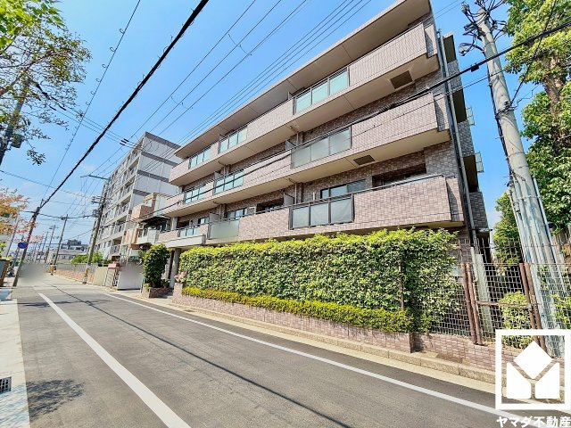 ファミール甲子園浦風町の外観|1階住戸なので、階下への足音や物音などを気にせずお過ごしいただけます。