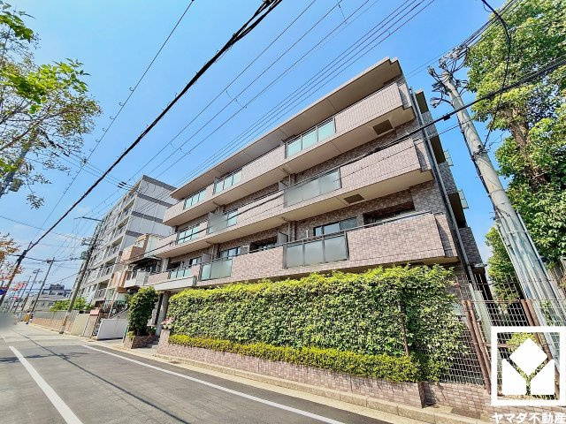 ファミール甲子園浦風町の外観|広々17.4帖のLDKが魅力。家族全員がリラックスできる、ゆったりとした快適リビングで温かい団らんの時間を。
