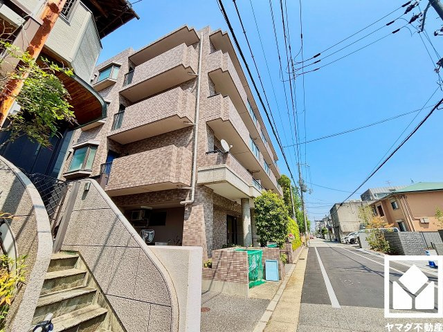 ファミール甲子園浦風町の外観|浴室は追い炊き機能付きなので、いつでも温かいお風呂に入ることができます。雨の日の洗濯や、浴室内の換気・乾燥に便利な浴室乾燥機も備えています。