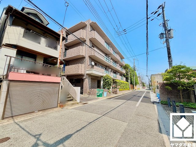 ファミール甲子園浦風町の外観|全居室に窓がございます。明るい陽光がたっぷり差し込む心地よい生活空間です。全居室に収納もございますので、お部屋の広さを最大限に活用できます。