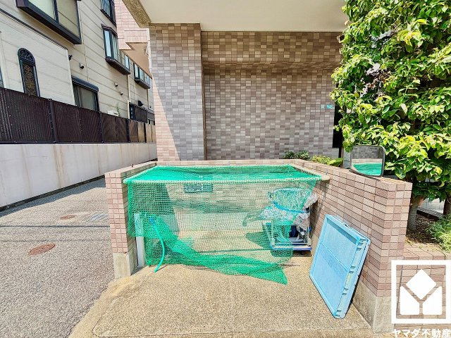 ファミール甲子園浦風町のその他共用部分|衛生面への配慮もうかがえる、心地よく利用できるごみ置き場です。