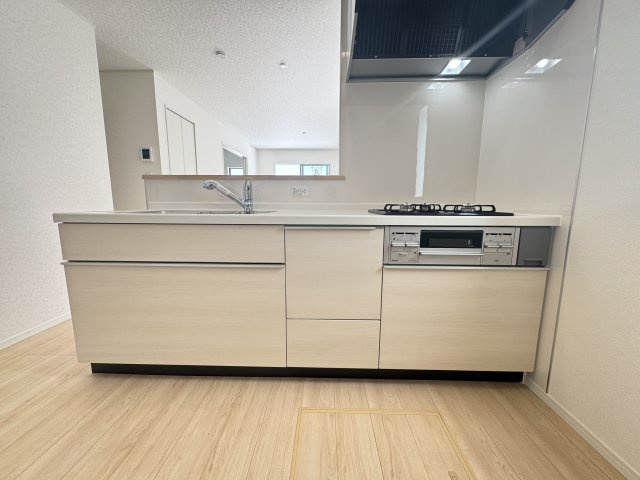 南城市玉城愛地　第1（全5棟）4号棟のキッチン|4号棟　使いやすいシステムキッチン♪