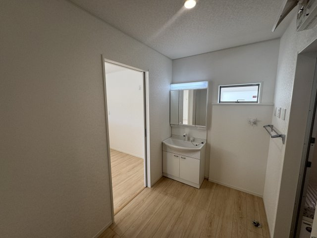 南城市玉城愛地　第1（全5棟）4号棟の独立洗面台|4号棟　ゆとりある洗面室♪
