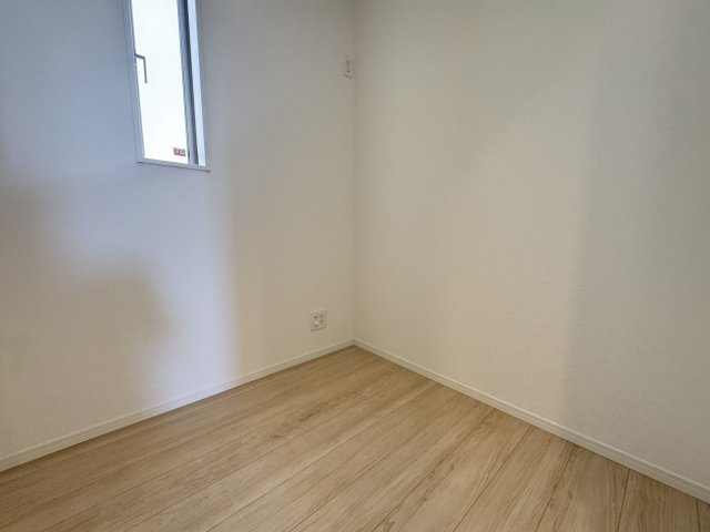 南城市玉城愛地　第1（全5棟）4号棟の洋室|4号棟　納戸2帖付き♪