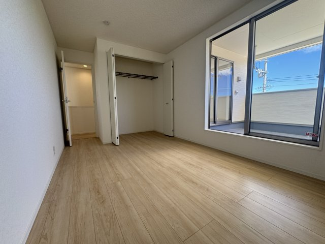 南城市玉城愛地　第1（全5棟）4号棟の洋室|4号棟　洋室7.2帖＋CL付き♪