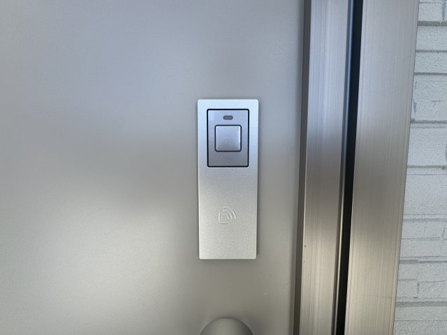 南城市玉城愛地　第1（全5棟）4号棟の玄関|4号棟　スマートキー付き♪