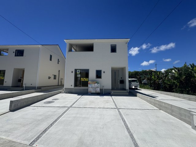 南城市玉城愛地　第1（全5棟）4号棟の外観|4号棟　並列駐車2台可♪EV車充電設備付き♪