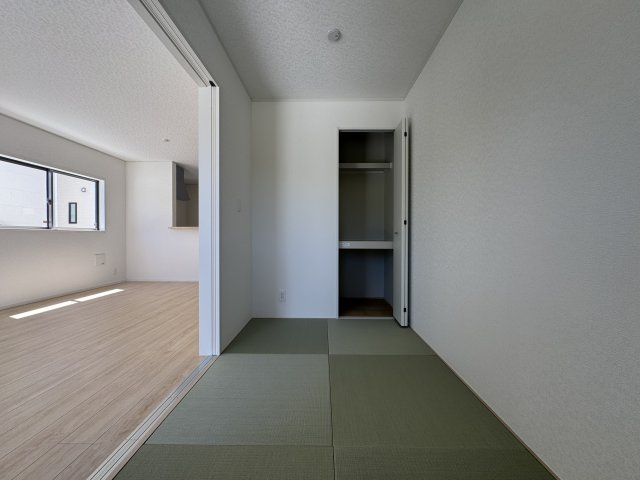 南城市玉城愛地　第1（全5棟）4号棟の和室|4号棟　洋風和室4帖＋収納付き♪
