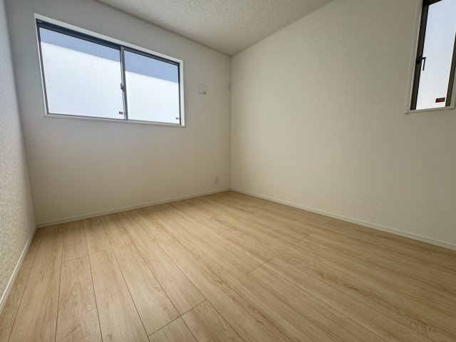 南城市玉城愛地　第1（全5棟）4号棟の洋室|4号棟　洋室5.7帖＋CL付き♪
