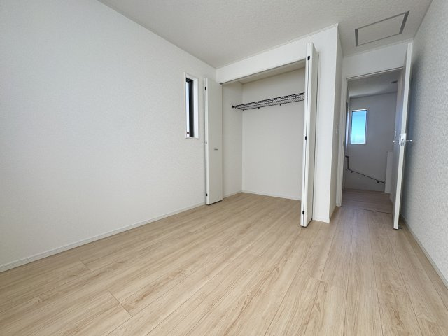 南城市玉城愛地　第1（全5棟）4号棟の洋室|4号棟　洋室5.7帖＋CL付き♪