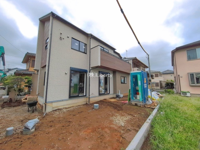 牛久市栄町6丁目　新築戸建の前面道路含む現地写真