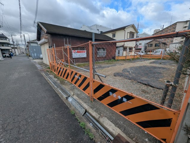 パークライフ戸ノ内町3丁目の前面道路含む現地写真