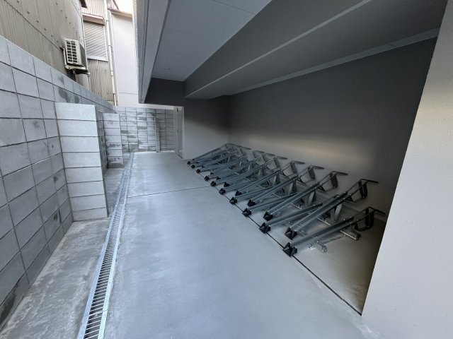 ESTONE  HIGASHIOSAKAの駐車場