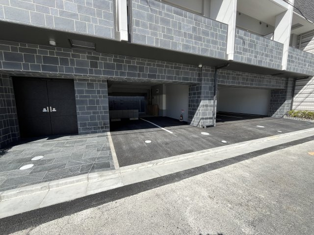 ESTONE  HIGASHIOSAKAの駐車場