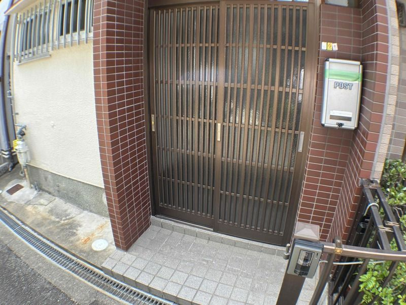 塚口本町5丁目戸建のエントランス