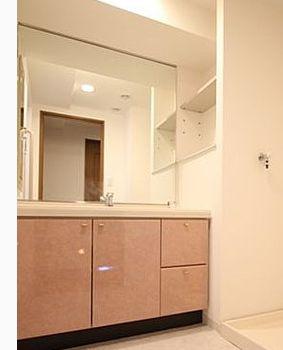 本駒込Kマンションの独立洗面台|朝の支度にも助かる、独立の洗髪洗面化粧台