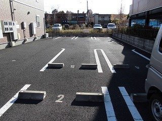グランツ　Ｅの駐車場|駐車場があるので、車を買う予定の方も安心です