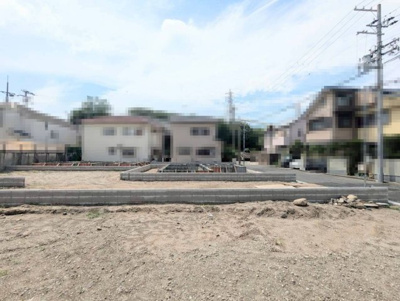 【外観】 | 浜寺諏訪森町西４丁　新築一戸建 | 横に長いバルコニーですので、洗濯物も干しやすいですよ！南面バルコニーですので、日当たり良好で洗濯物もよく乾きますね！
