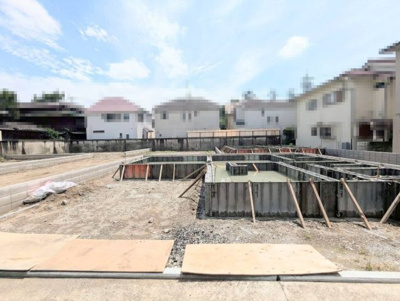 【外観】 | 浜寺諏訪森町西４丁　新築一戸建 | 一坪以上の浴室でのびのび一日の疲れを癒して下さいね！浴室に窓が付いているので、換気ができて湿気やカビ防止になりますよ♪