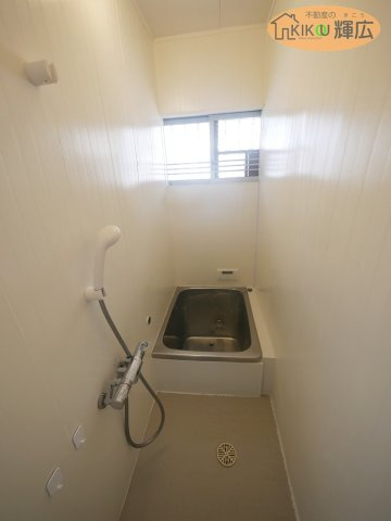 加古川市別府町元町　中古戸建の浴室