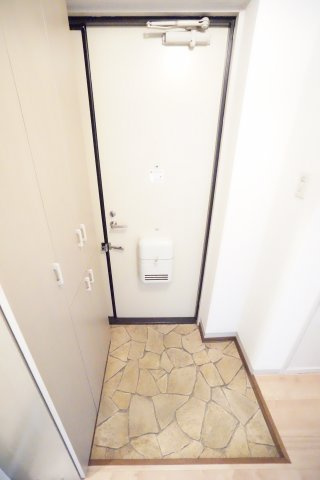 【玄関】 | カーサみつわ台 F | ※同物件・反転タイプの写真です。