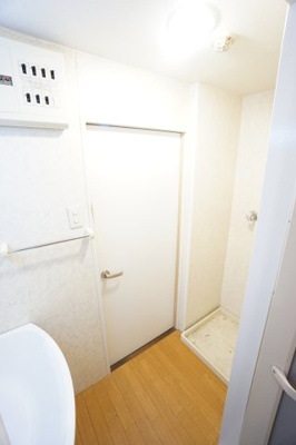【トイレ】 | カーサみつわ台 F | ※同物件・反転タイプの写真です。