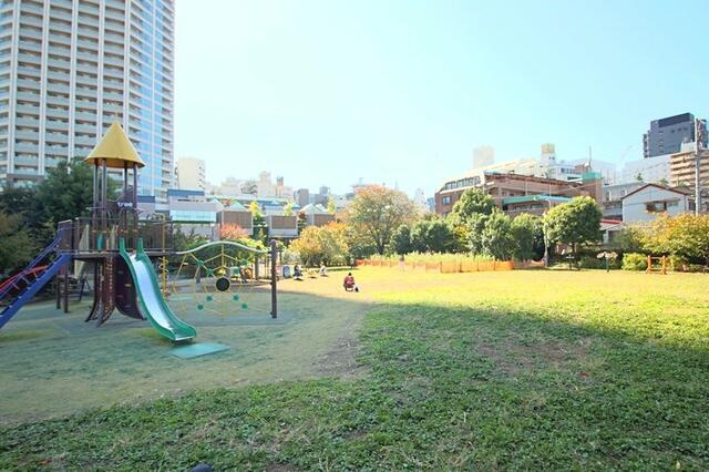 新宿区立富久さくら公園まで522m