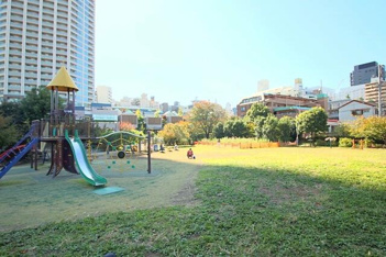 新宿区立富久さくら公園まで522m