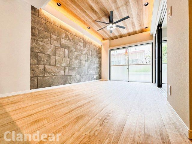 トーア千住マンションの居間・リビング|ドキドキの新生活も、安心してスタート。ぴったりの住まいを見つけませんか？クランディアが一緒に住まい選びをサポートします‼　まずは、お気軽にお問合せください　＃クランディア