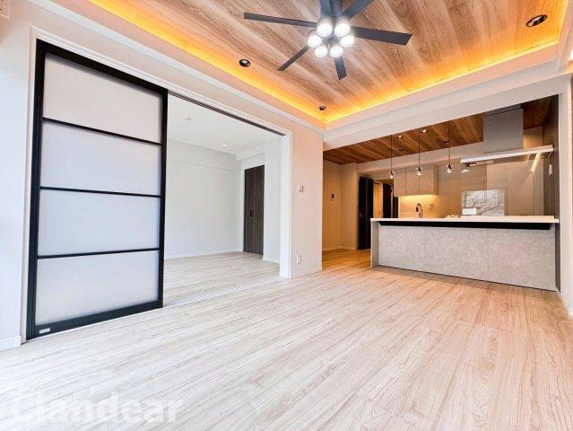 トーア千住マンションの居間・リビング|ドキドキの新生活も、安心してスタート。ぴったりの住まいを見つけませんか？クランディアが一緒に住まい選びをサポートします‼　まずは、お気軽にお問合せください　＃クランディア