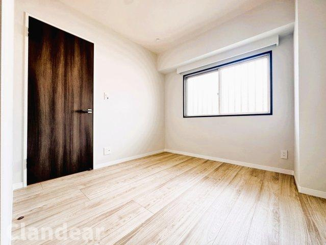 トーア千住マンションの洋室|ドキドキの新生活も、安心してスタート。ぴったりの住まいを見つけませんか？クランディアが一緒に住まい選びをサポートします‼　まずは、お気軽にお問合せください　＃クランディア
