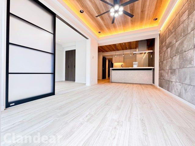 トーア千住マンションの居間・リビング|ドキドキの新生活も、安心してスタート。ぴったりの住まいを見つけませんか？クランディアが一緒に住まい選びをサポートします‼　まずは、お気軽にお問合せください　＃クランディア
