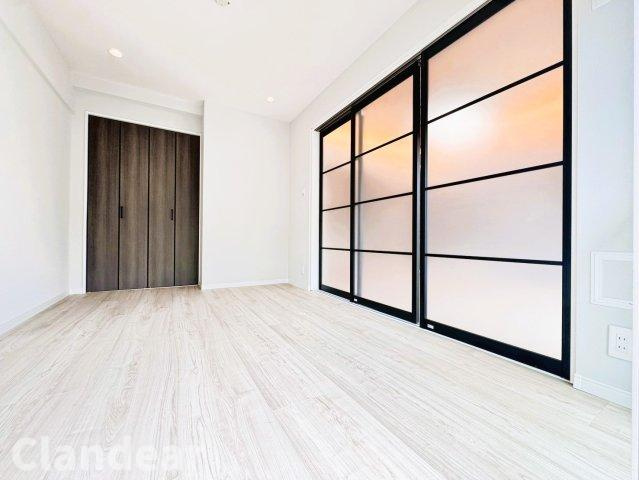 トーア千住マンションの洋室|ドキドキの新生活も、安心してスタート。ぴったりの住まいを見つけませんか？クランディアが一緒に住まい選びをサポートします‼　まずは、お気軽にお問合せください　＃クランディア