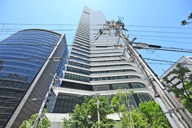 Brillia Tower 堂島の外観|スーパーやコンビニが徒歩圏内にあり、生活施設が身近にそろった利便性の高い住環境です。